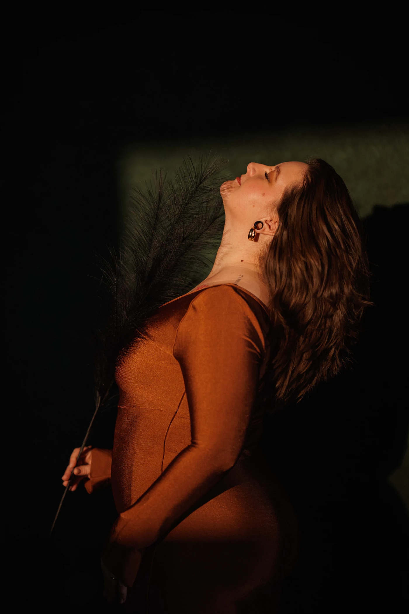 Nicole Woldrich mit Feder